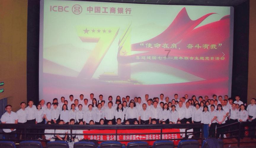沁园春中的写作技巧是什么？